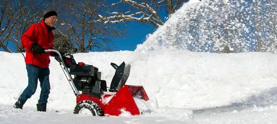Снегоуборщик 6561. Снегоуборщик. Снегоуборочный автомобиль. Снегоочиститель для сада. Техника для уборки снега.