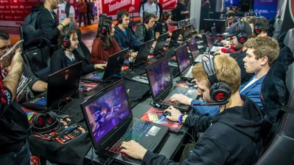 Игроков в игре принимают участие