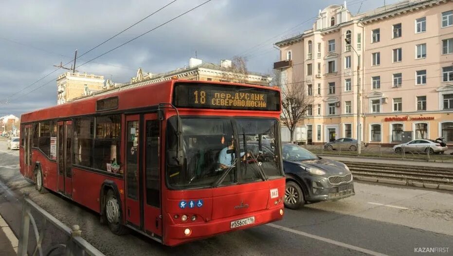 14 автобус казань. Автобус Казань. Казанские автобусы. Красный автобус Казань. Казань автобус фото.