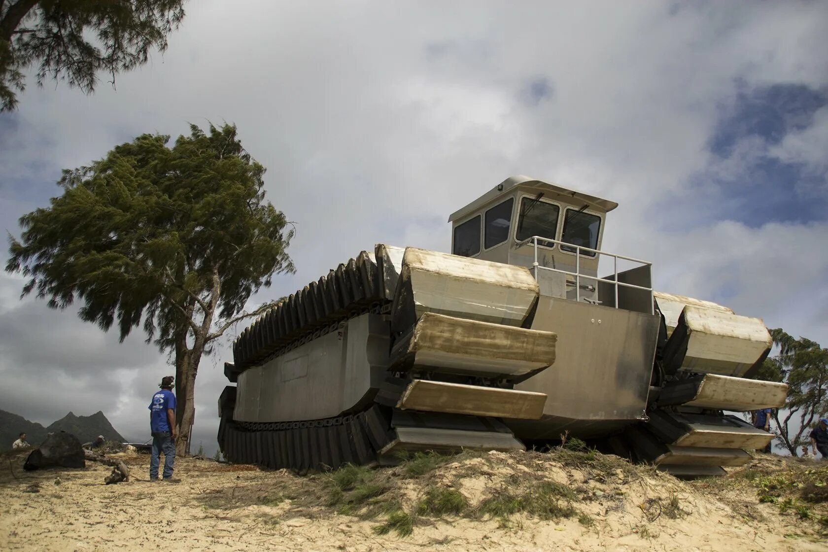 Удивляет техника. Необычные роботы. Пожарный танк big wind. Фронтальный погрузчик «letourneau» (леторно) l-2350. Гусеничная пожарная машина "импульс-2м.