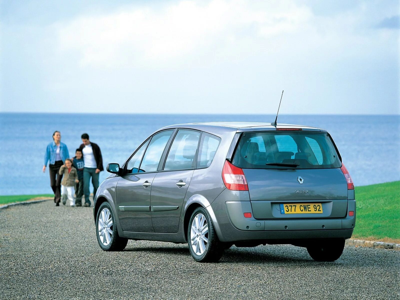 Рено сценик 2 2004. Рено гранд сценик 2. renault grand scenic 2004. рено сценик гранд 2 поколение. рено сценик 2003-2006.