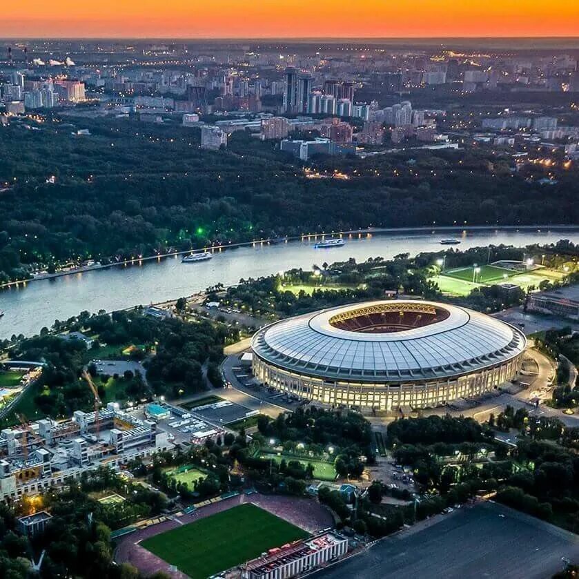 Стадион Лужники Москва. Парк Лужники Москва. Стадион Лужники ночью. Олимпийский стадион Москва вид сверху.