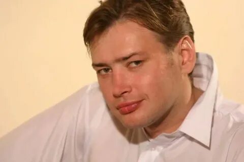 Какой актер сел