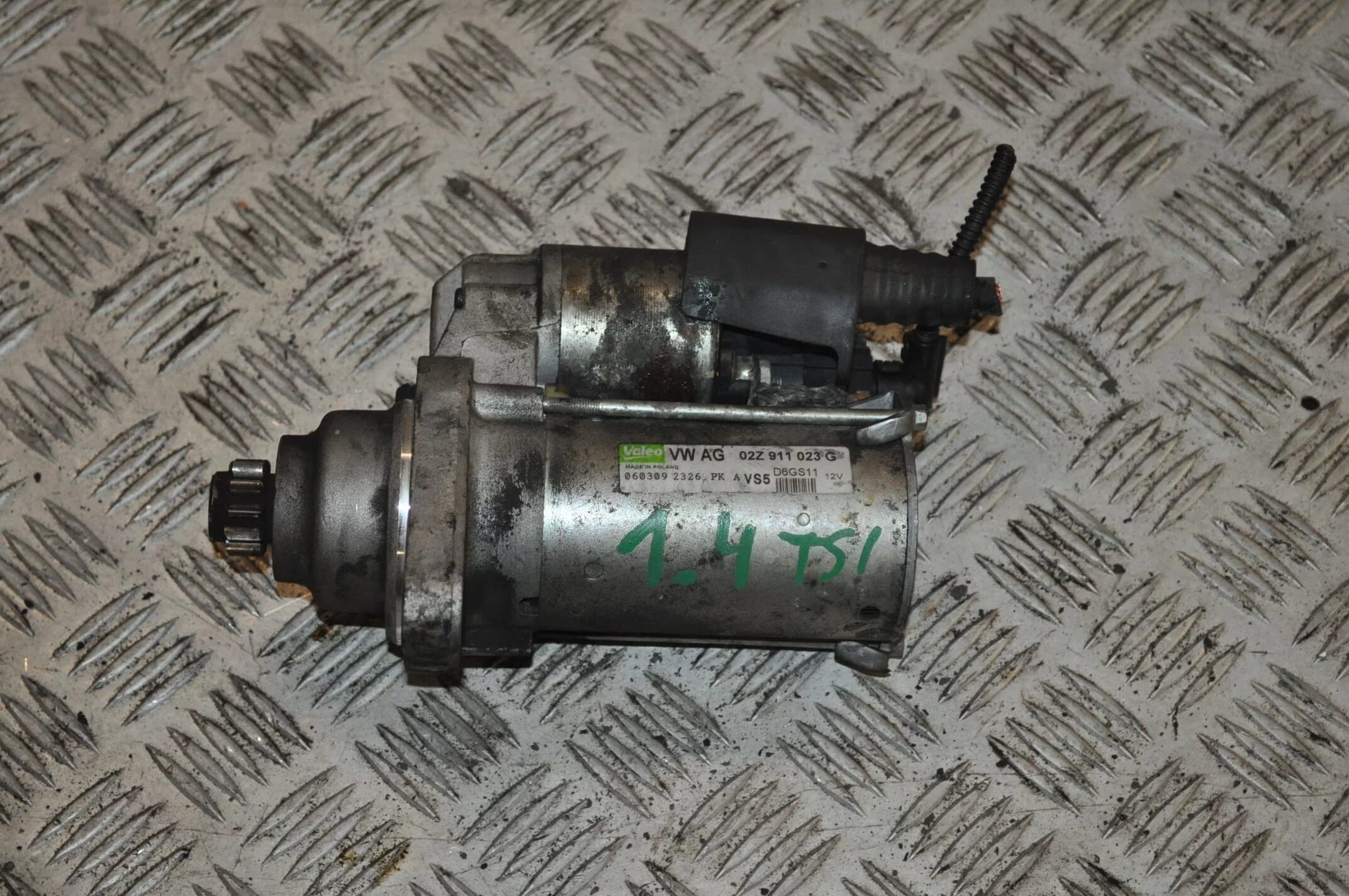 Толкатель стартер 1. 4. Стартер на 2. 4 tfsi 125 стартер. Стартер 1.