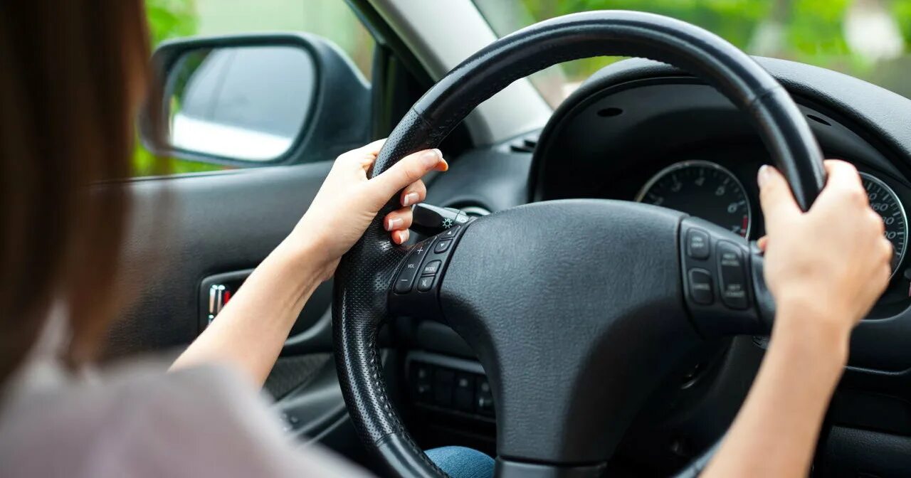 Выкручивание руля. Кручу руль колеса. Правильный поворот руля. Вращение руля. Обороты руля.