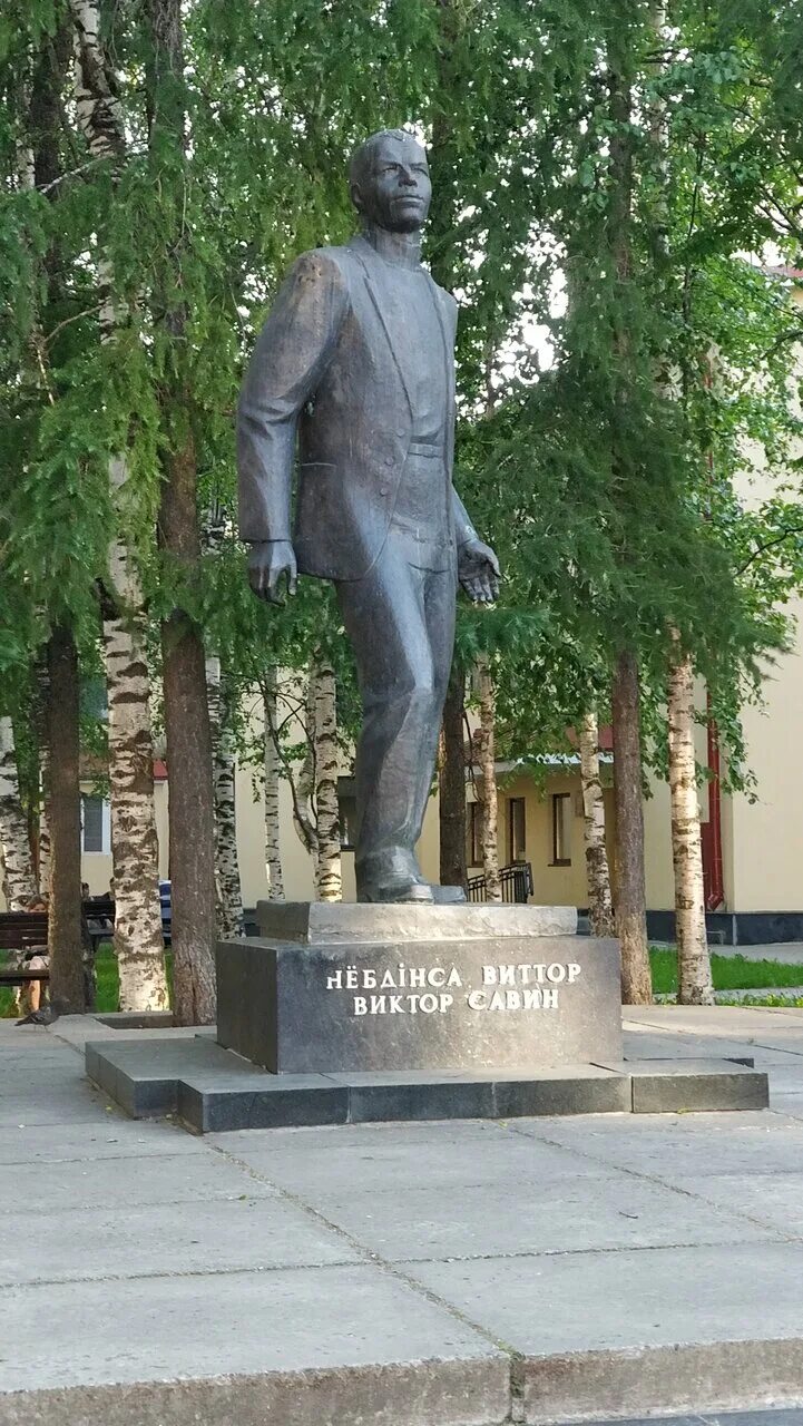 Савин республика коми. Памятник Савину Сыктывкар. Памятник Виктору Савину в Сыктывкаре. Памятник Виктору Савину.