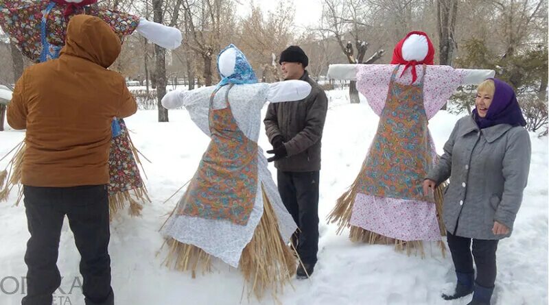 Простоквашино масленица. Çaварни сожжение чучела. Масленица сжигание чучела картинки. Орск сжигание чучела. Орск сжигание чучела.
