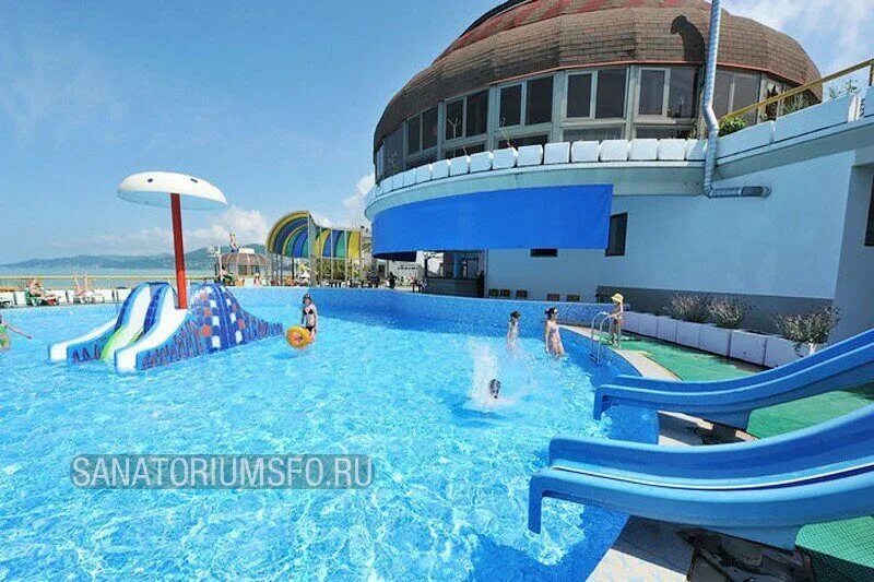 Санаторий радуга сочи бассейн. Радуга престиж 3 сочи. Радуга бассейн сочи. Санаторий радуга сочи бассейн в межсезонье. Санаторий радуга сочи фнс.