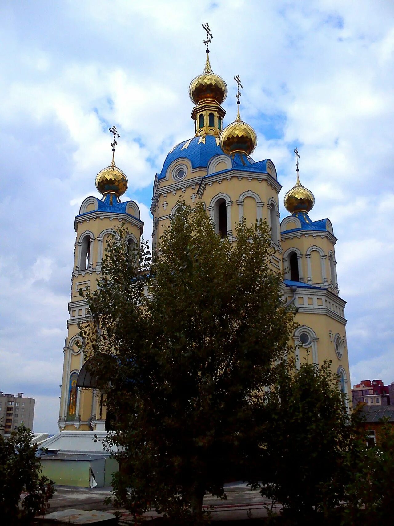 свято-владимирский собор луганск. владимирский собор луганск. кафедральный собор владимира равноапостольного луганск. князь-владимирский собор луганск. кафедральный собор луганска.