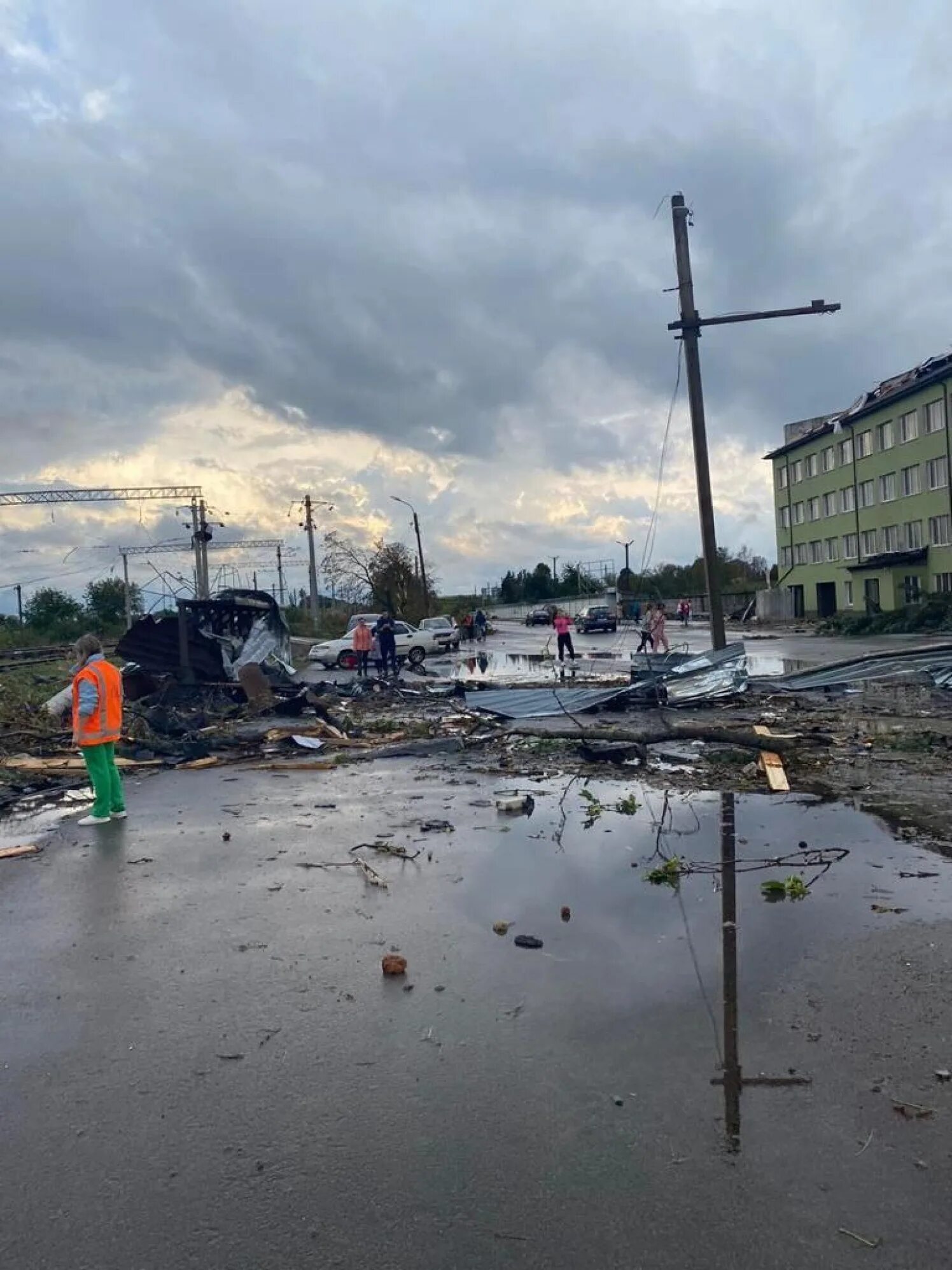 Идите сумы. Шторм в городе. Ураган в городе. Смерч в Курске. Шторм в Курске.