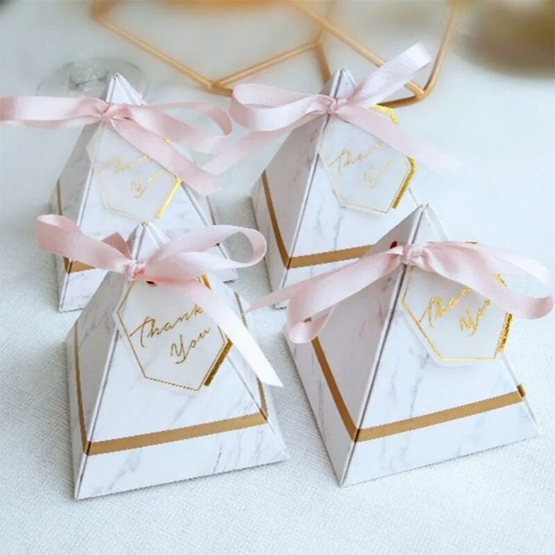 сладости в упаковке. коробка конфет. маленькая подарочная коробочка. коробочка для подарка. красивые подарочные коробки.