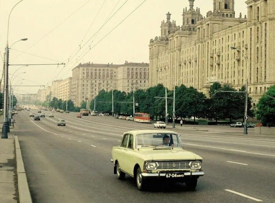 Фотография 1988 года. Кутузовский проспект 1965. Кутузовский проспект в 80 е годы. Кутузовский проспект 2000 год. Москва 1988.