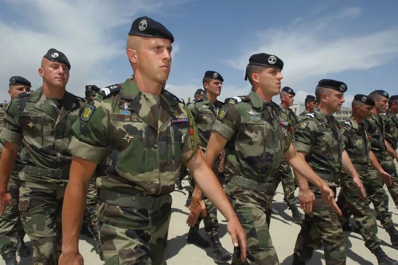 Служу франции. Французская военная форма. форма армии франции. военные франции. форма французской армии современная.