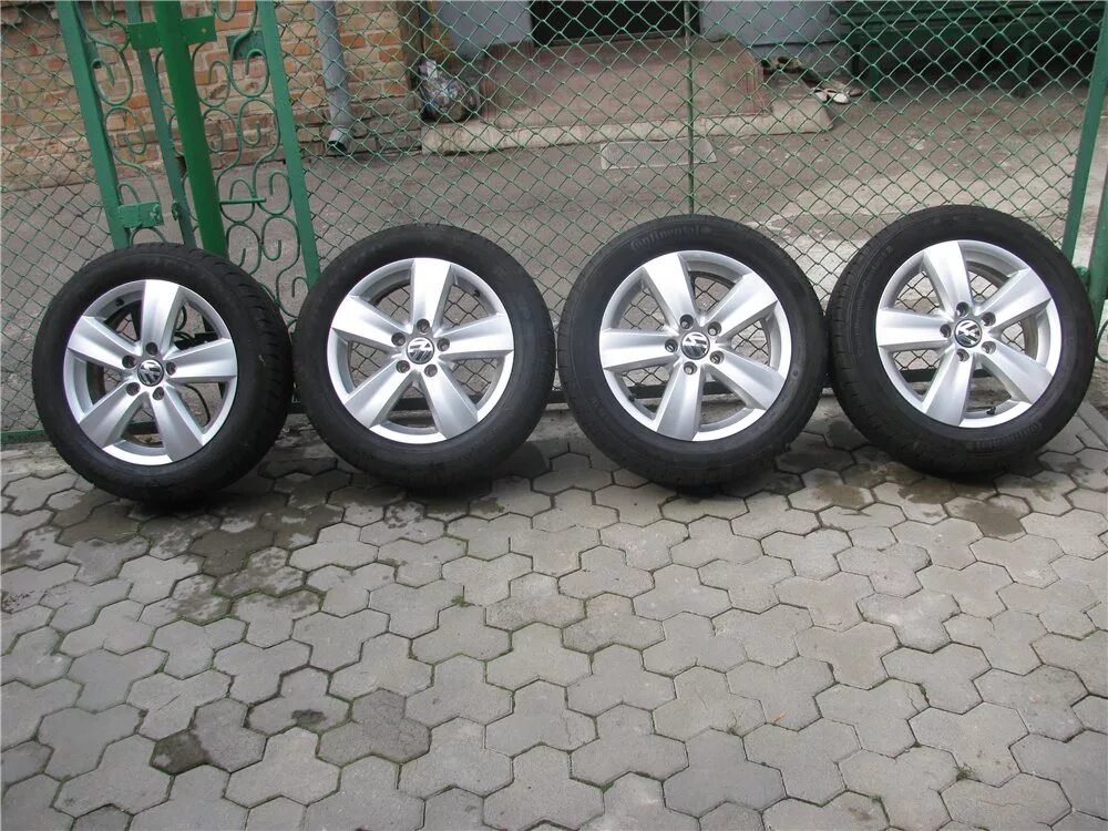 Б у диски 15 радиус. 205/55 R16 VW Golf. Фольксваген гольф 205/60 r16. Диски VW Caddy r16 на Golf. Литой диск VW Golf 4 r15.