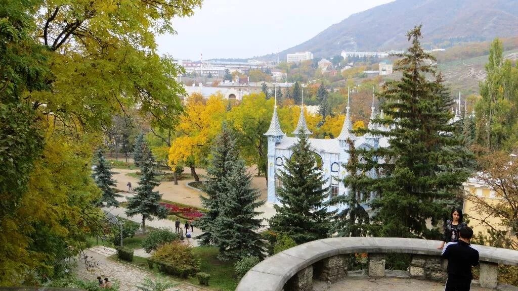 Ессентуки в октябре. Ессентуки и пятигорск осенью. осенний машук пятигорск. ессентуки осенью машук. золотая осень пятигорск.