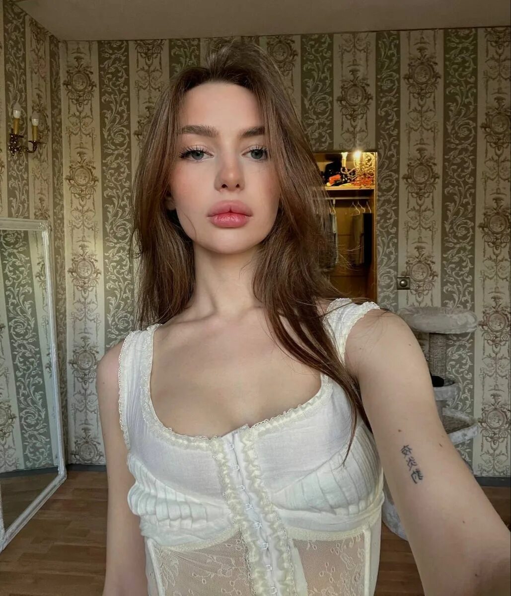 Скалли милано с миланой. Скалли милано с миланой. Девушка скалли милано. Девушка скалли милано. Скалли милано.