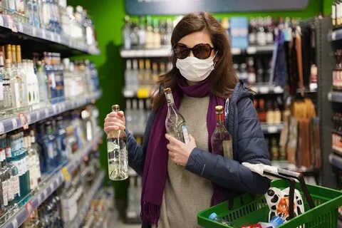 Которая первой стала принимать