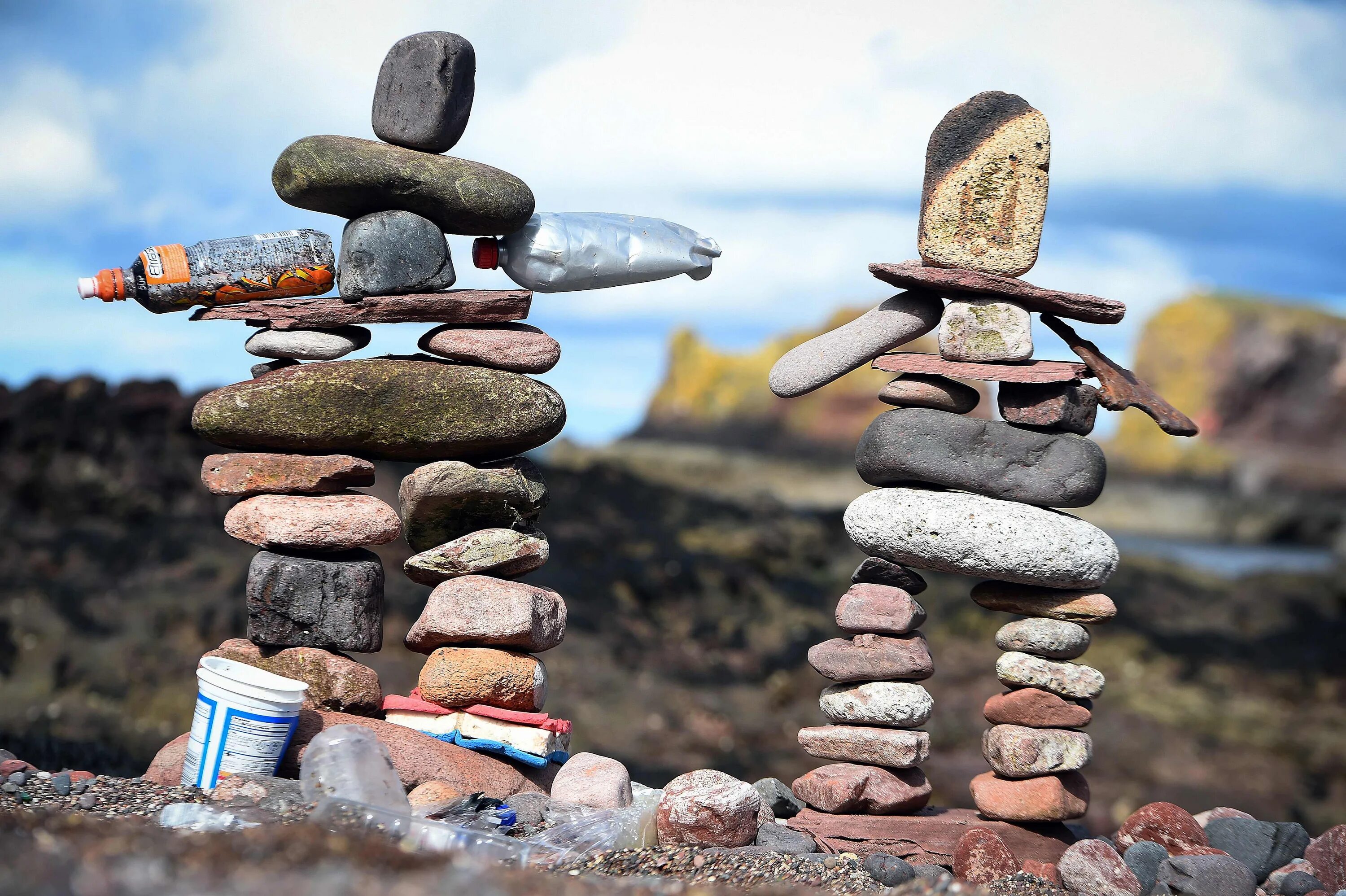 Friend stone. Балансировка камней. Балансирующие камни. Человечек из камней. Равновесие из камней.