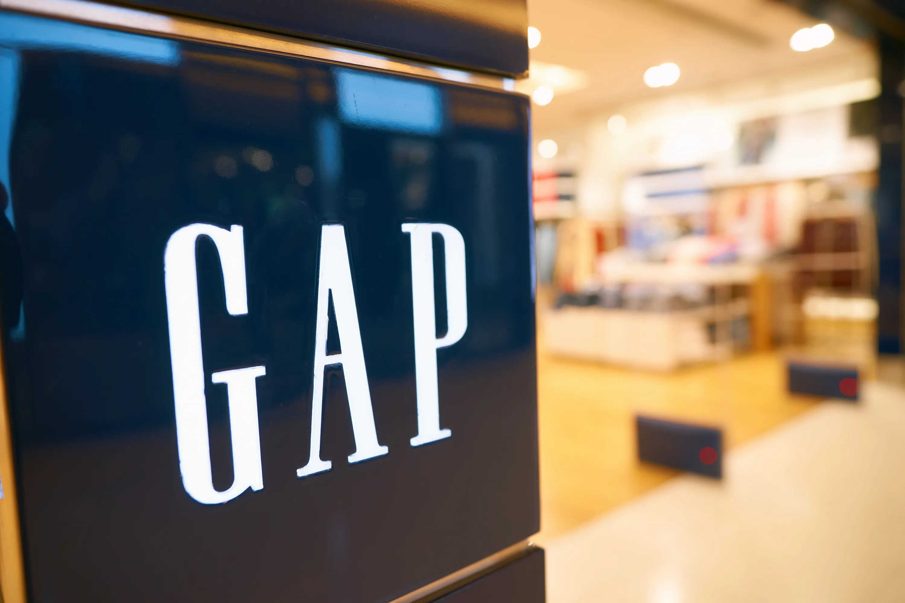 Gap компания. Ритейлер gap. Фото gap. Gap логотип. Магазины gap в США.