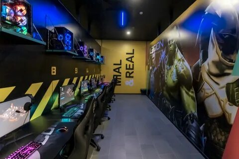 В какую игру играют в киберкраше