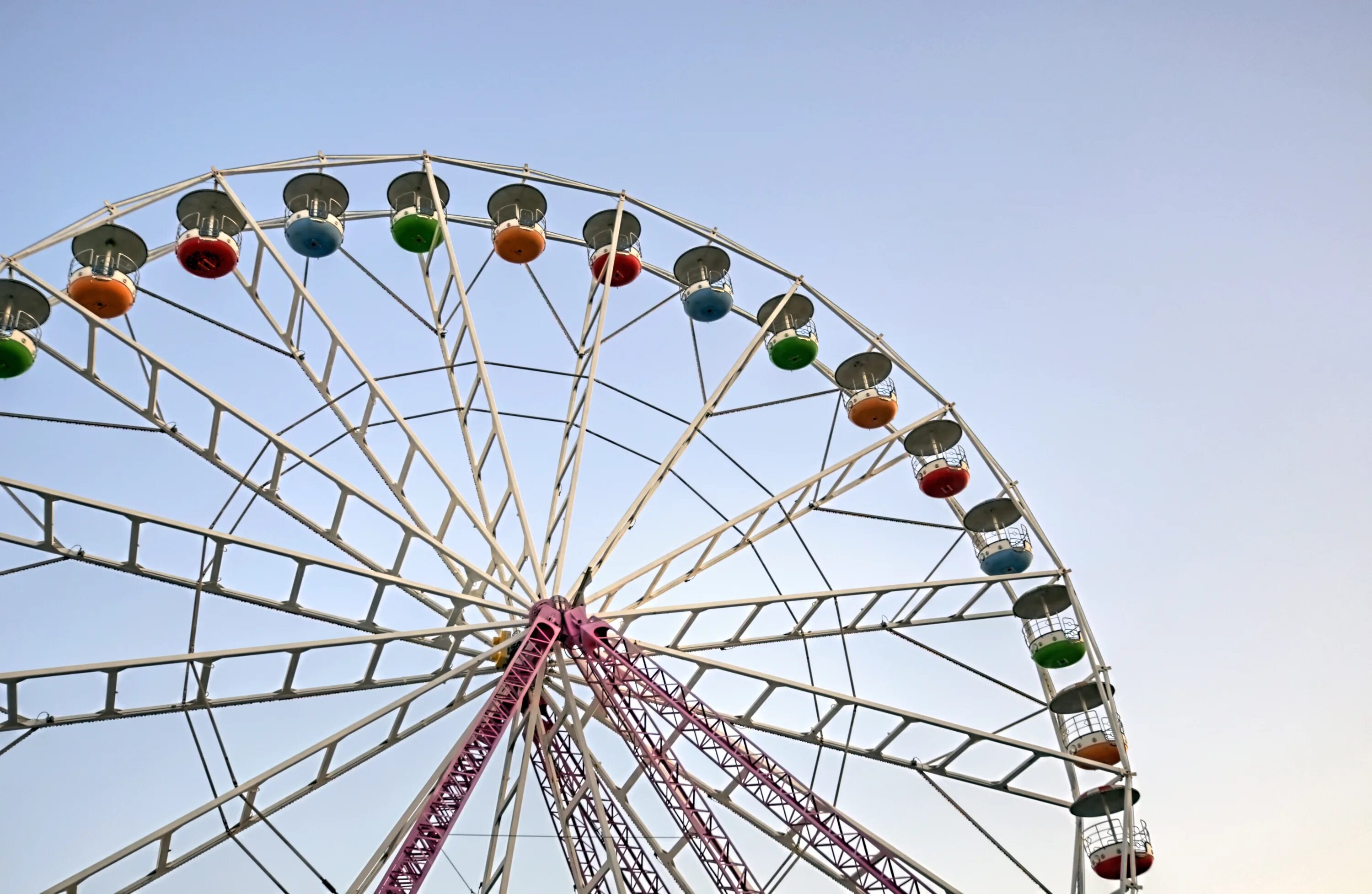 Карусель колеса. Чёртово колесо и колесо обозрения. Колесо обозрения феррис. Пицунда колесо обозрения. Карусель колеса.