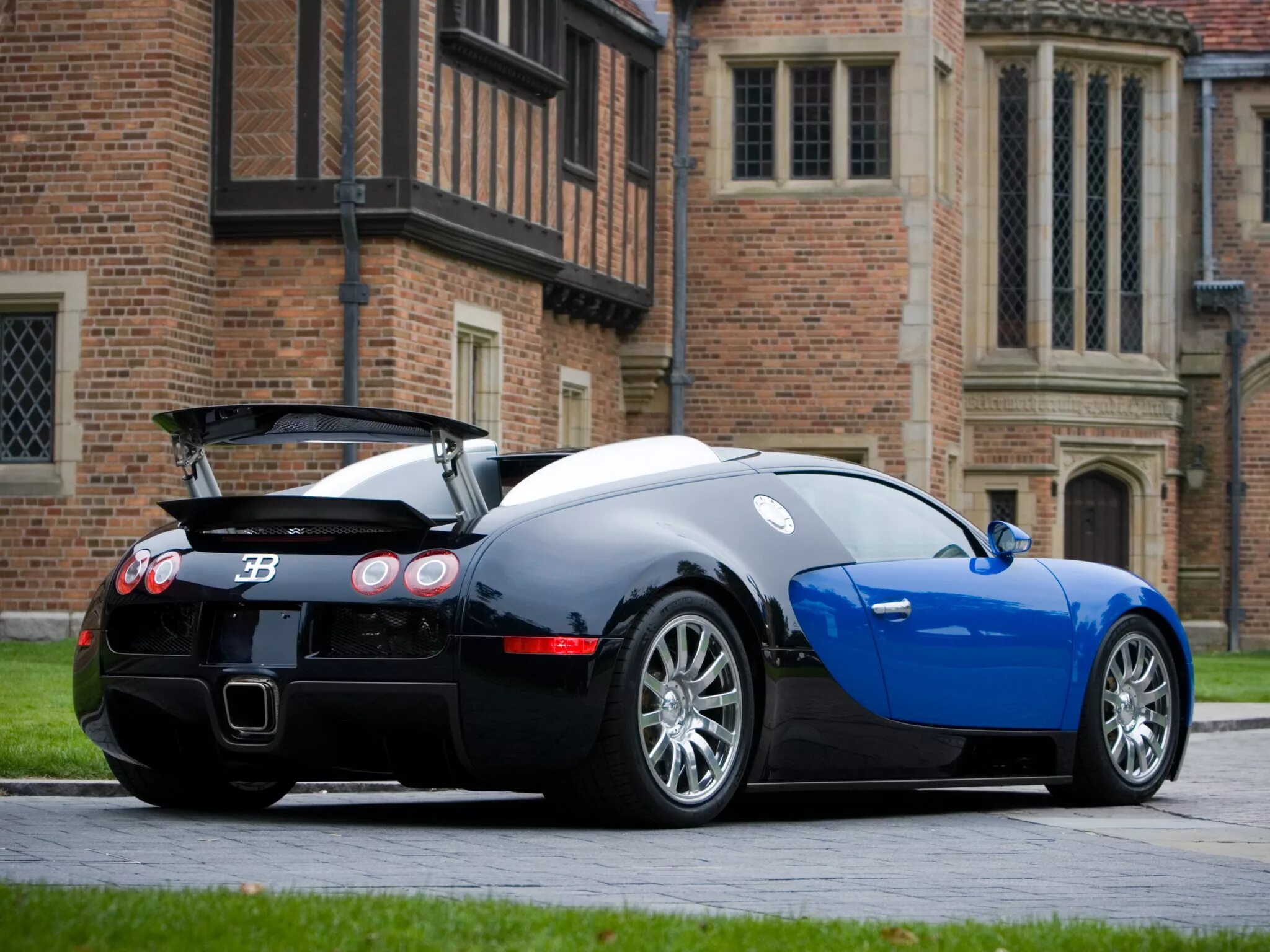 Производитель автомобиля вид. Bugatti Veyron 2006. Bugatti Veyron 16.4 2006. Bugatti Veyron 2005. Бугатти Вейрон 2007.