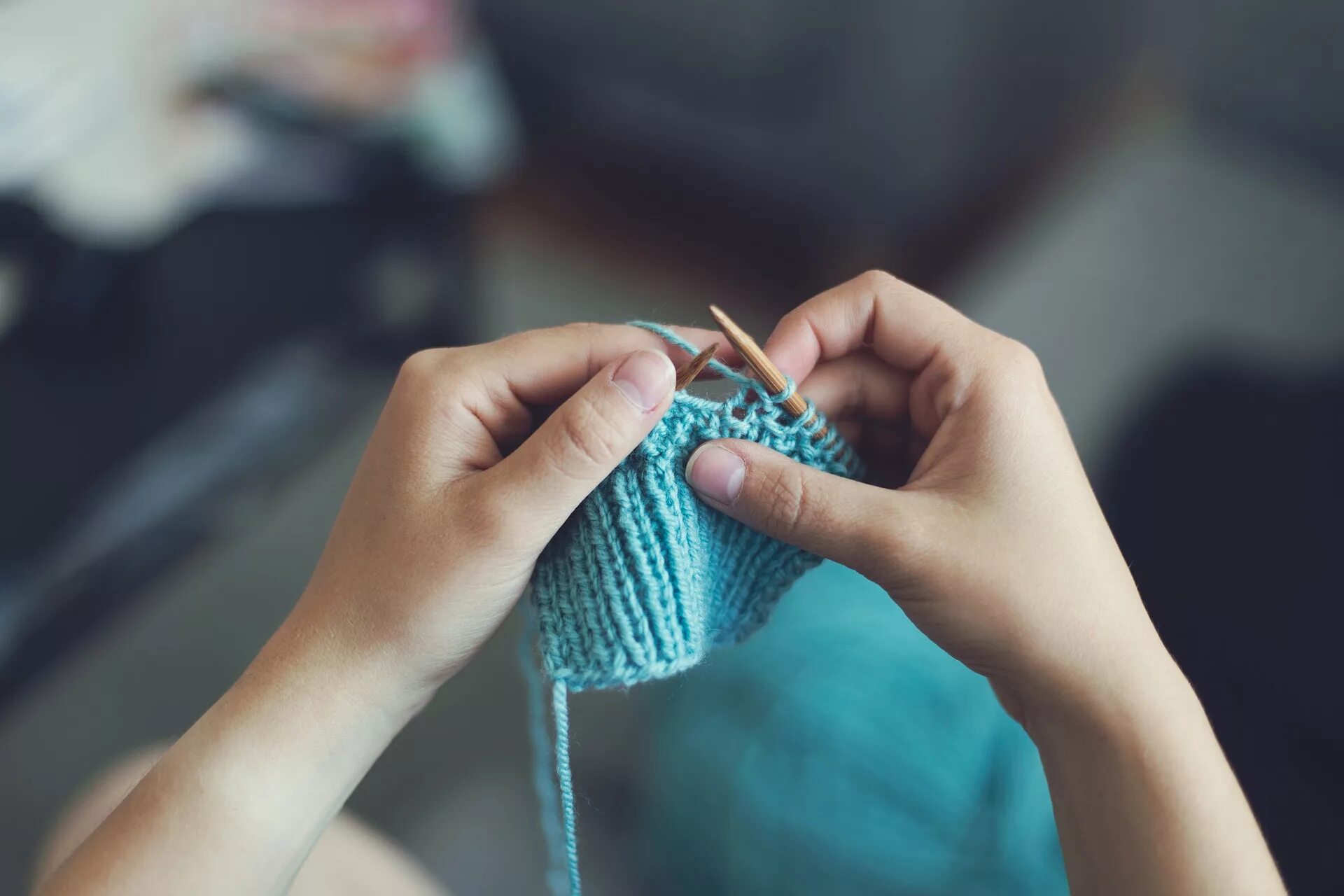 Knitting hands. Вязание. Рукоделие вязание. Рукоделие вязание спицами. Фотосессия вязание.