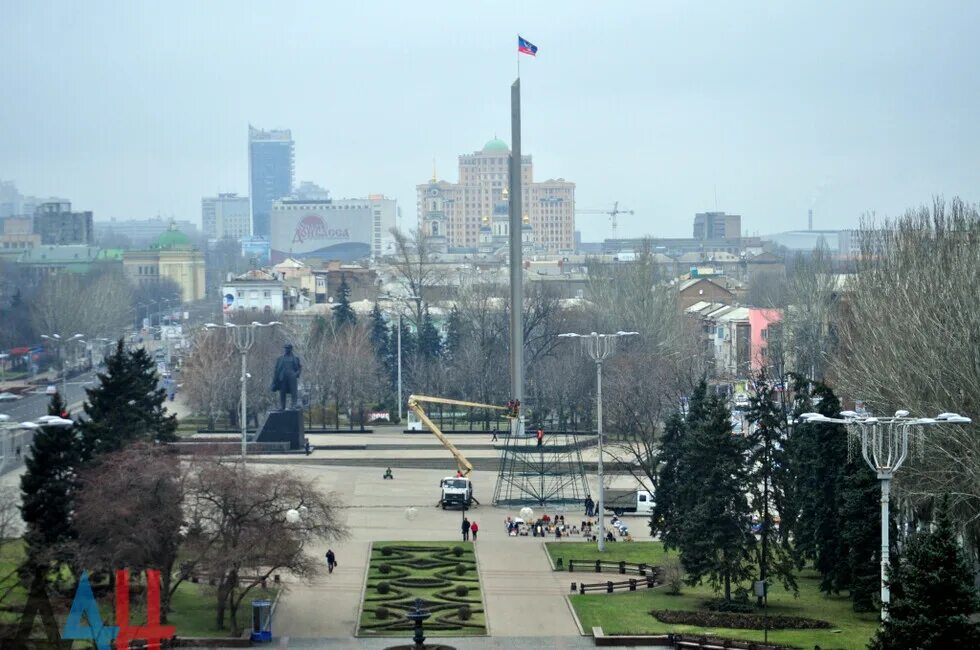 Украинцы донецка. Площадь Ленина Донецк. Площадь Ленина Донецк сейчас. Донецк Центральная площадь. Площадь Ленина город Донецк и.