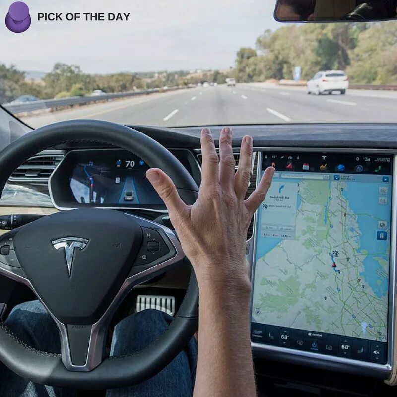 Ассистенты вождения. Tesla Автопилот. Тесла с автопилотом модели. Водитель за рулем. Беспилотные автомобили Тесла.