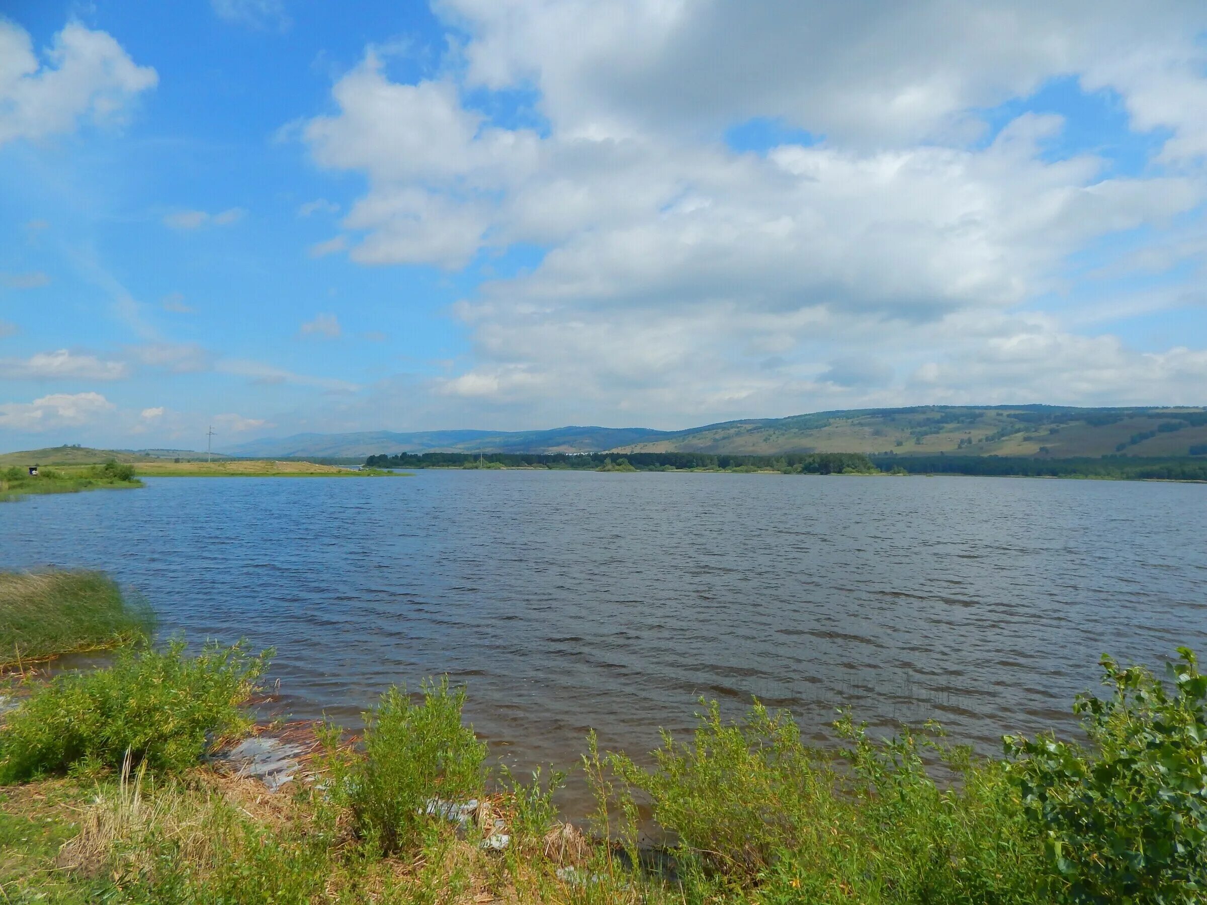 Озеро ни. Графское озеро Баймакский район. Графское водохранилище Башкирия. Озеро Графское Баймак. Графское озеро Баймакский район турбаза.