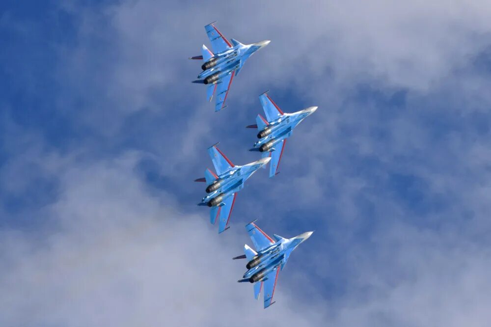 авиационная группа высшего пилотажа русские витязи. русские витязи красиво. русские стрижи пилотажная группа. агвп русские витязи. су-35 русские витязи.