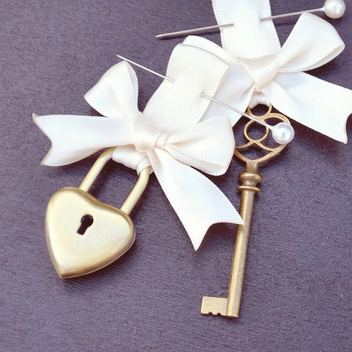 Оригинальный подарок молодоженам. Необычные подарки новобрачным. Свадьба под ключ от grace. Декор замочка на свадьбу. Свадьба под ключ реклама.