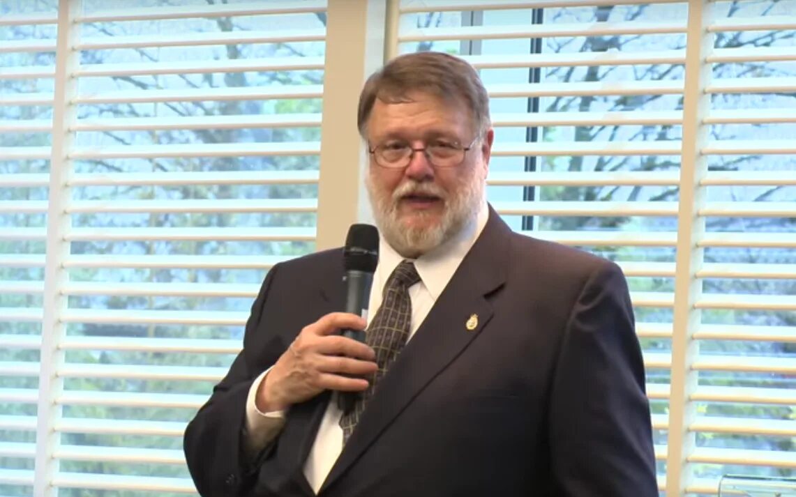 Рэймонд сэмюэл томлинсон. Рэй томлинсон 1971 год. Создатель электронной. Рэй томлинсон американский инженер. Рэй томлинсон.