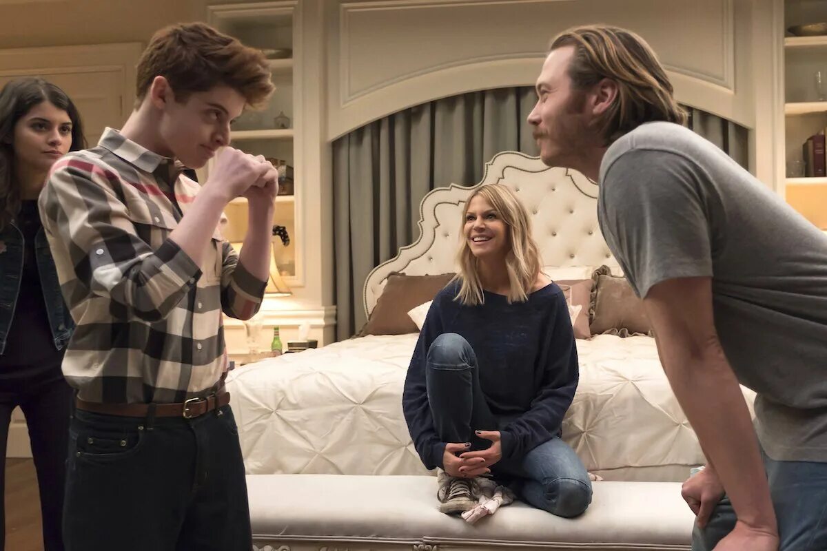 Сериал мик сабрина. Сериал мик сабрина. Мик сериал 2017–2018. Томас барбаска сериалы. Aimee kaitlin olson.