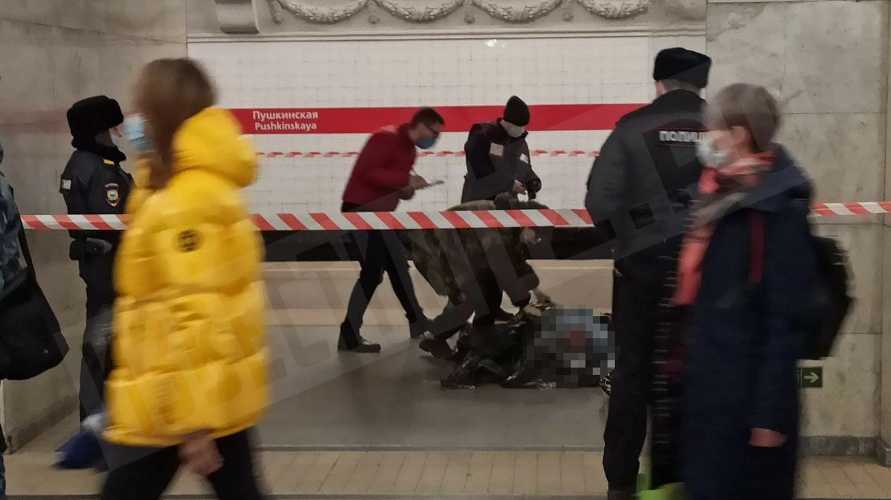 В непале разбился самолет 2023. Поезд метро. Самолет в непале разбился. Человек в метро упал на рельсы спб. Непальская авиакатастрофа.