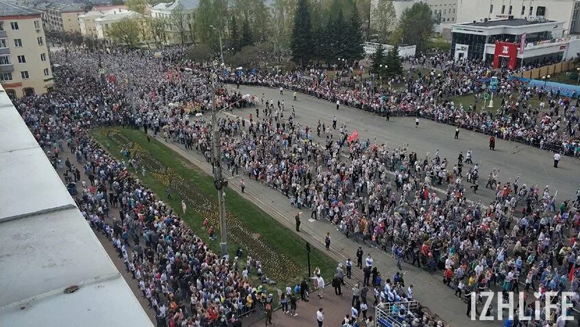 Бессмертный полк Ижевск 2022. Бессмертный полк Ижевск 9 мая. Парад Победы 2022 в Ижевске. 9 Мая Ижевск. 5 мая ижевск