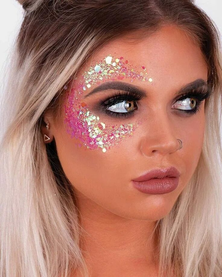 Блестящий макияж 10 Cool Ideas To Add Rhinestones In Your Makeup Routine Society19 Rhinestone m