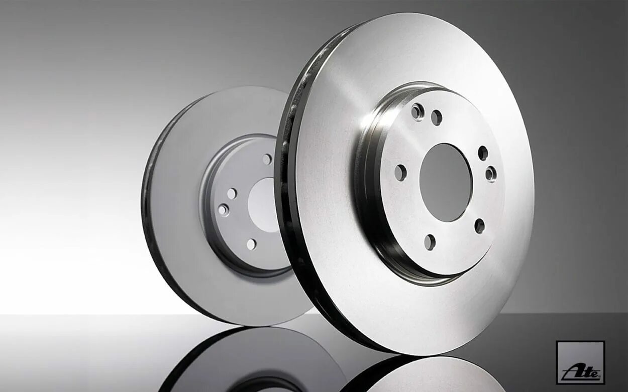 Деформированный тормозной диск. Задние тормозные диски изношены. Фрикционный износ тормозного диска. Колодки тормозные задние неравномерный износ. Неправильный диск.