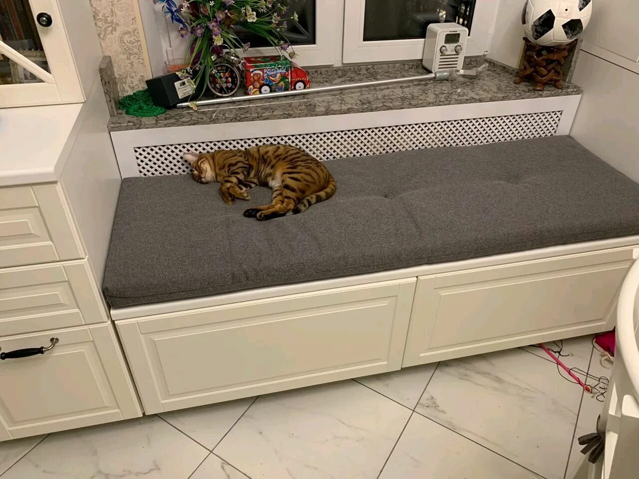 Обувница дубрава то114. Девушка тумбочка. Лайт тумба для обуви 08. Сижу на тумбочке. Кровать trio cilek.