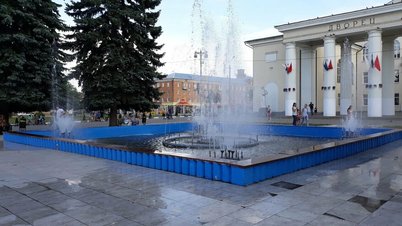 Сейчас. Алексин соцгород 2022. Алексин раньше фото. Соцгород алексин фонтан. Алексин микрорайон мищега.