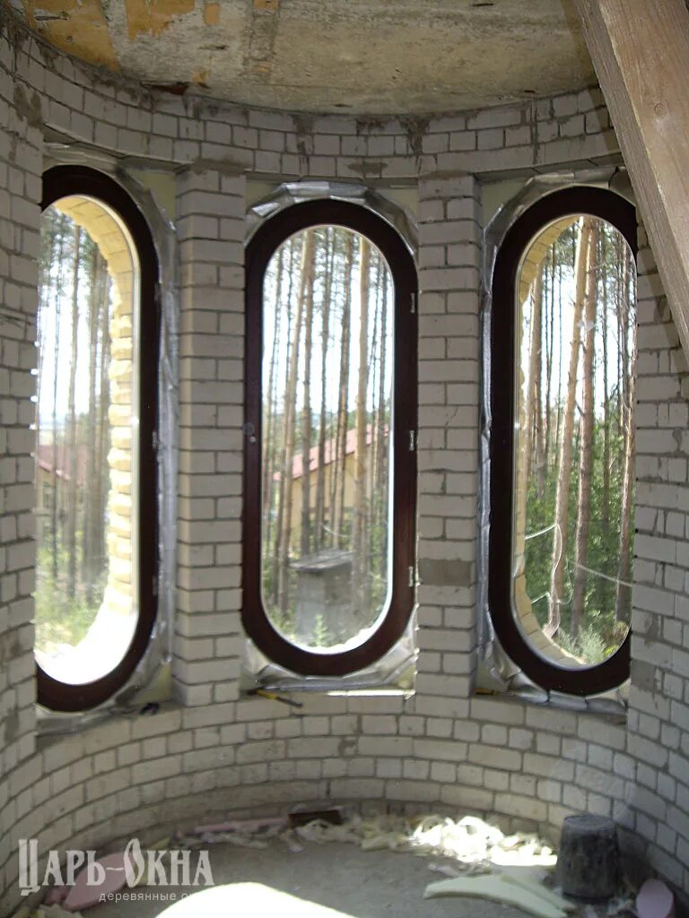 круглое окно в интерьере. окно овал. фото овальных окон. овальные стеклопакеты. овальные окна красивые.