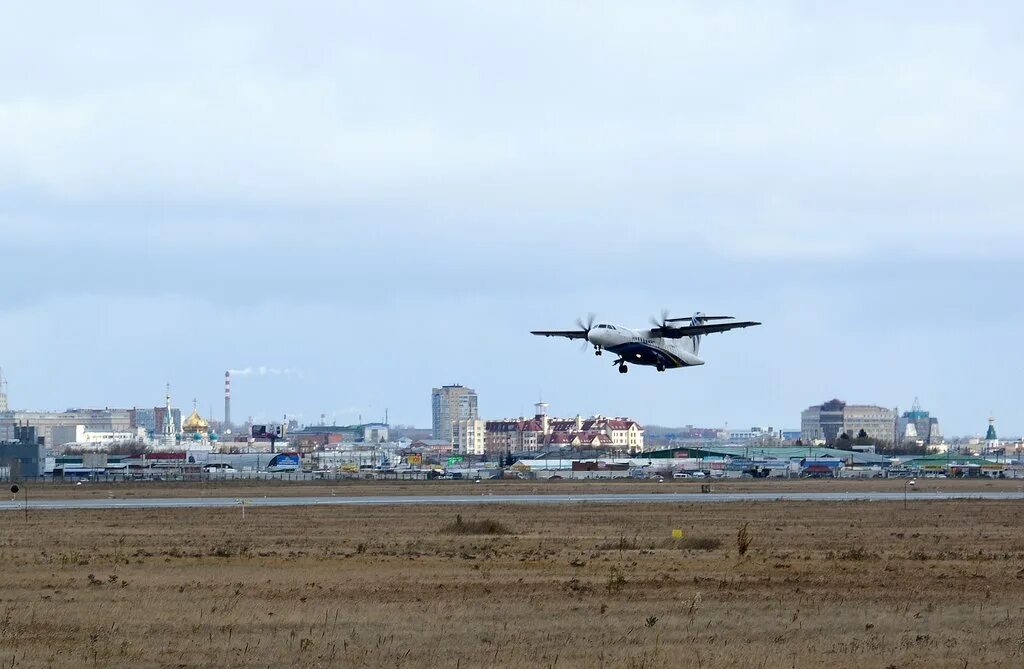 Аэродром Омск Северный. Аэропорт Федоровка Омск. Аэродром Омск Северный АН 12. Аэропорт Северный Новосибирск.