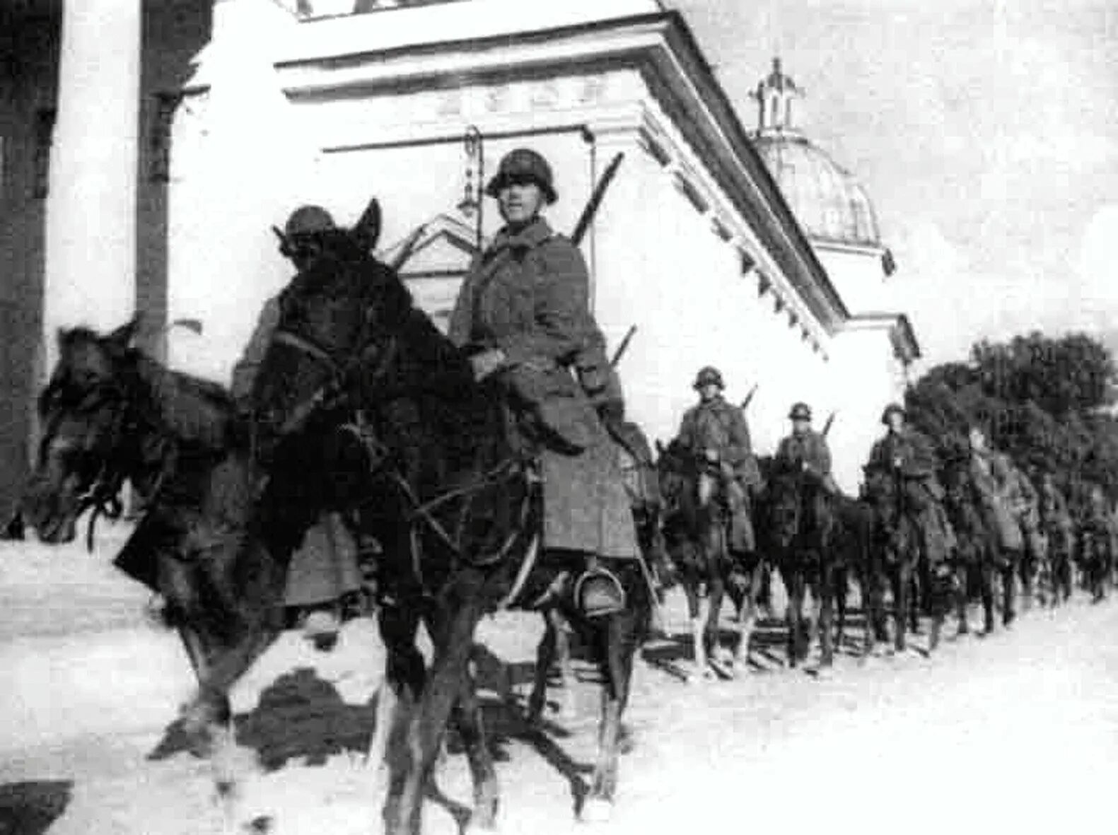 Литовская армия в Вильно 1939. Красная армия в Польше 1939. Польская кавалерия 1939. Польский поход РККА В 1939 году.