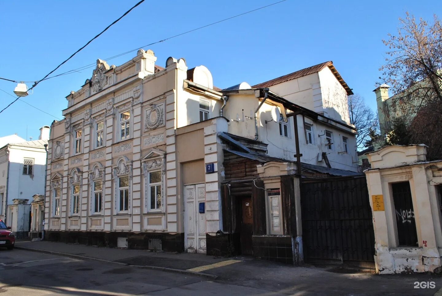 Усадьба купцов тупицыных пермь. Усадьба ошурковых екатеринбург. Усадьба братьев. Усадьба братьев тупицыных (2 здания с воротами между ними). Флигель особняка гандурина иваново.