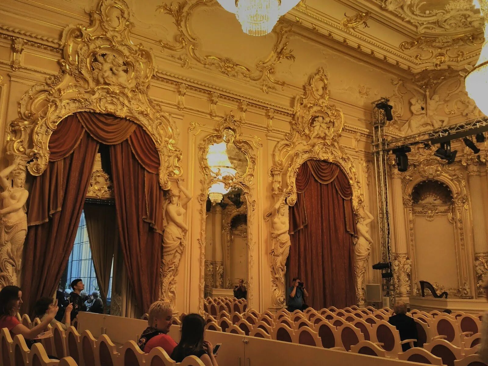 Санкт-петербург опера особняк дервиза. Театр особняк барона фон дервиза санкт петербург. Спб опера театр галерная. Санкт петербург опера галерная 33. Галерная 33 особняк дервиза.