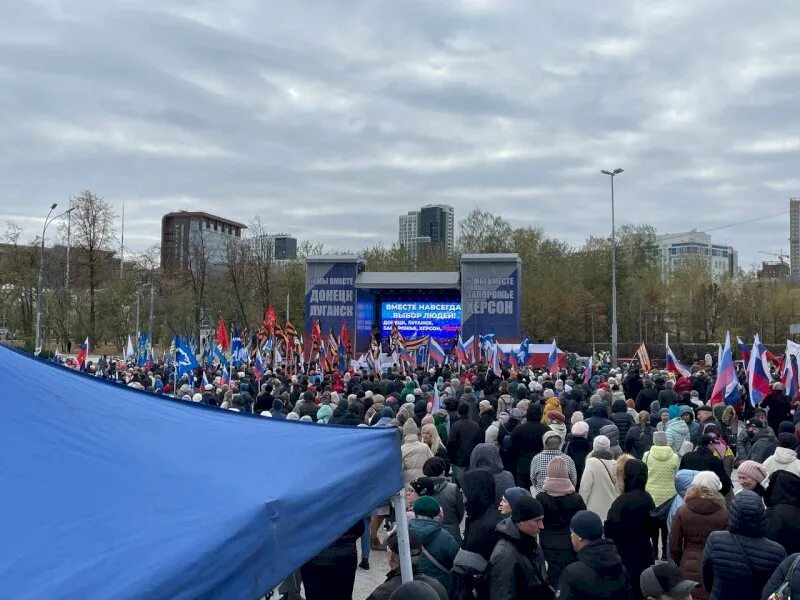 Присоединение запорожья. Запорожье митинг. Митинг ЕКБ. Митинг фото. Митинг в Запорожье 2014.