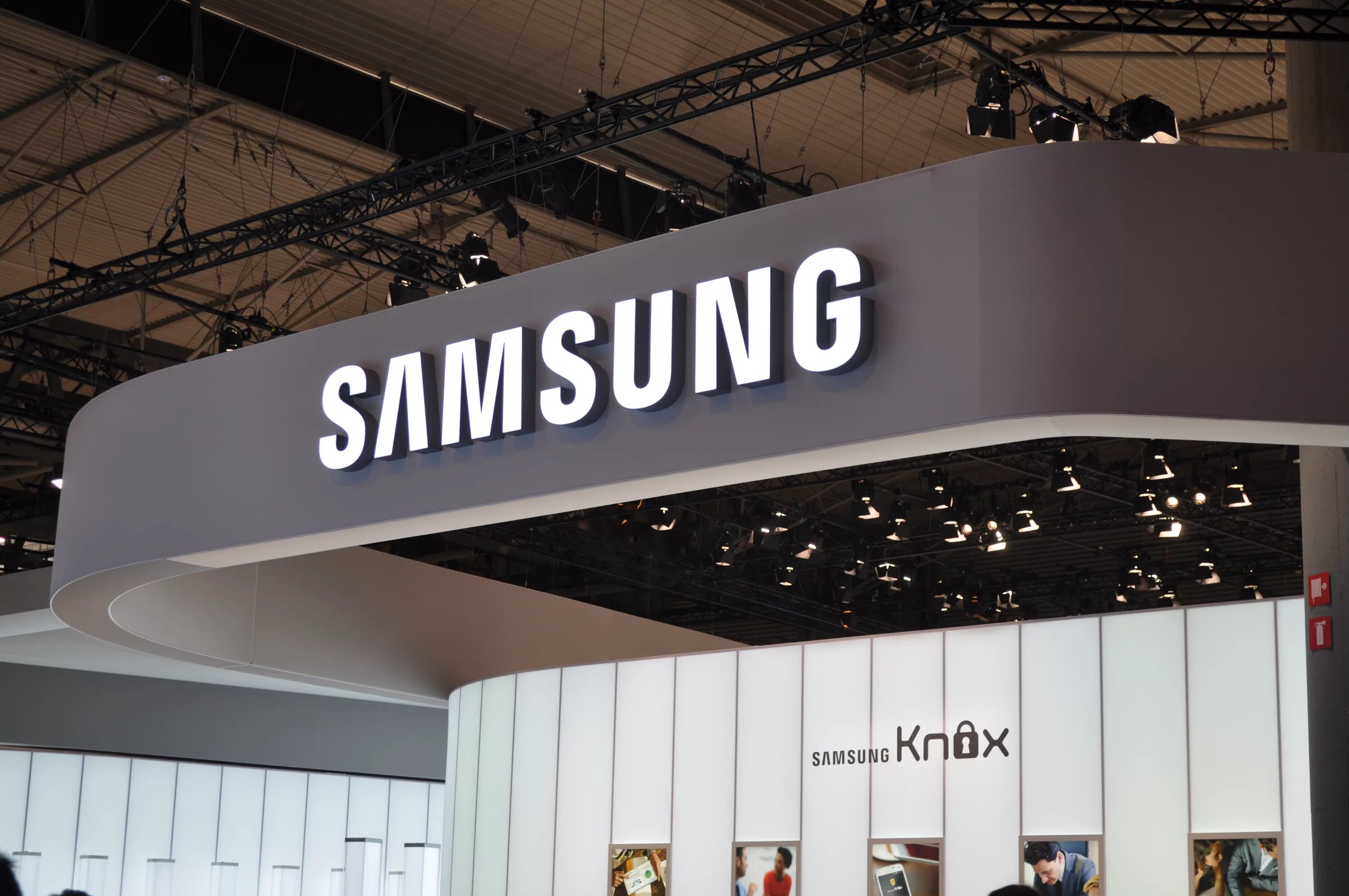 Https samsung ru. Памятник компании самсунг. Автомобиль разработанный компанией самсунг. Талисман компании самсунг. Samsung workplace.