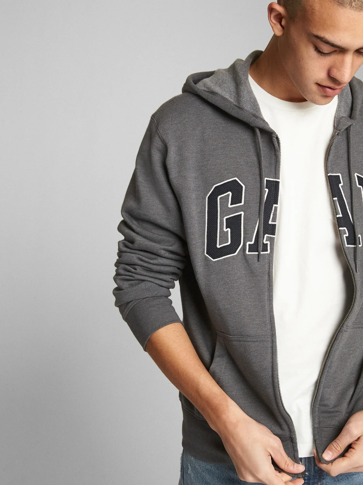 Как называется худи с молнией. Gap zip hoodie серая мужская. зип худи гап. zip худи gap. кофта gap зипка.