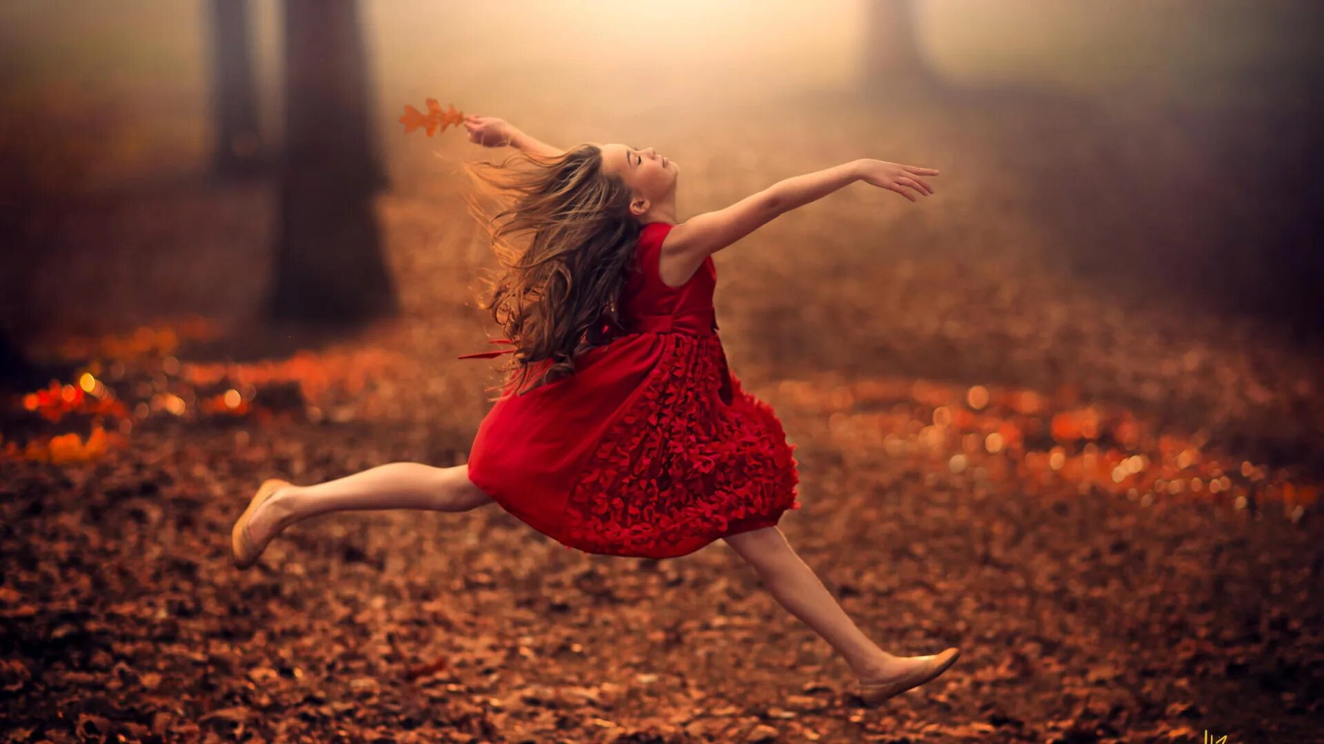 Цыганский танец. Кружится в танце слушать. Парень и девушка танцуют. Кружится в танце слушать. Кружится в танце слушать.