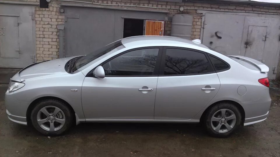 Hyundai Elantra 2008 1.6. Hyundai Elantra 2008 дефлекторы окон. Ветровики на Хендай Элантра 2008. Плавник на Элантра 4